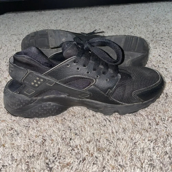 Nike Huarache Run GS Triple Black Sneakers 654275-016 Size 6.5Y / Women's 8 - Picture 2 of 9